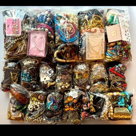 1 Lb Unsearched Huge Bulk Jewelry Lot of  Wearable Art Craft TREASURE FUN - Picture 6 of 8